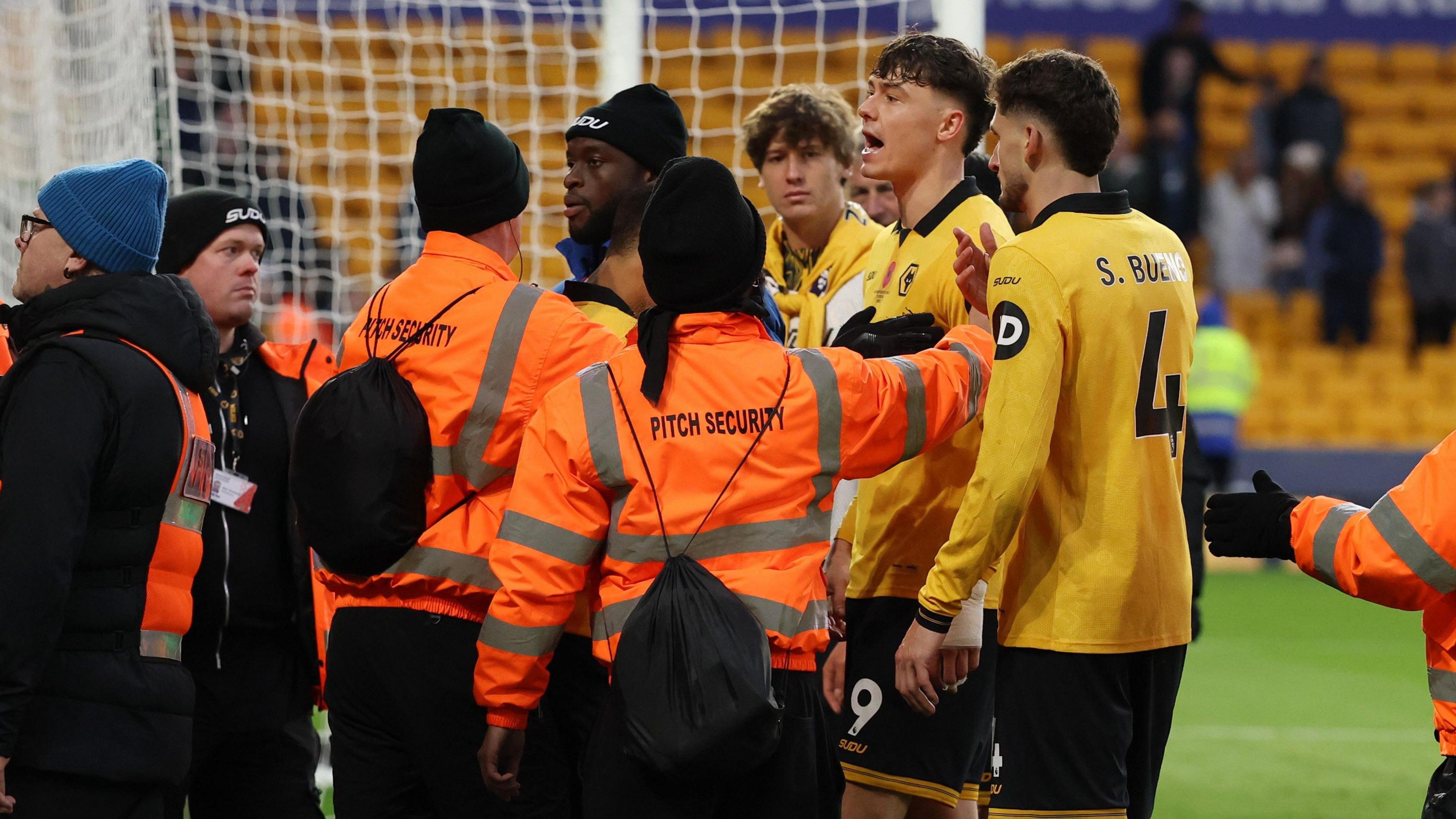 خشم هواداران و سقوط تاریخی؛ آینده ویتور پریرا و وولوز به کجا میرود؟